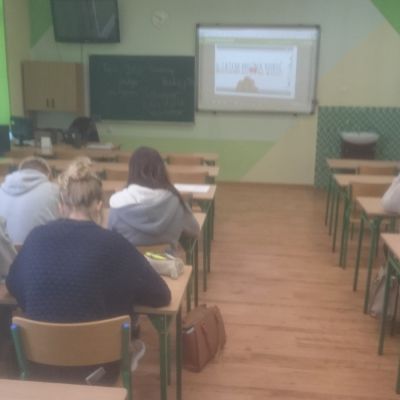 Szkolny Dzień Bezpieczeństwa Cyfrowego w Technikum Fryzjerskim w Bydgoszczy